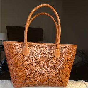 Elegant Tan Leather Tote Bag